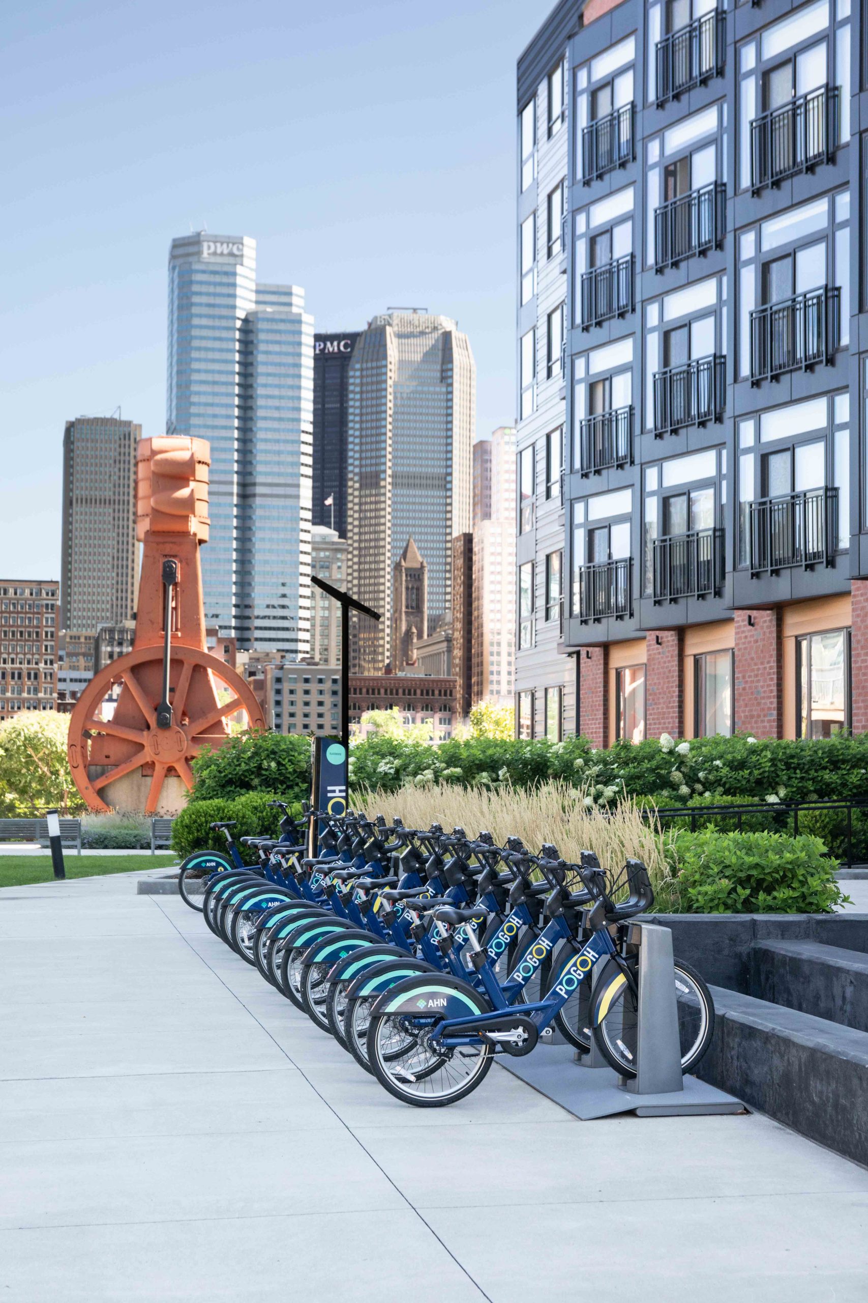 2022.09.01 Glass House and Station Square web (2 of 4)